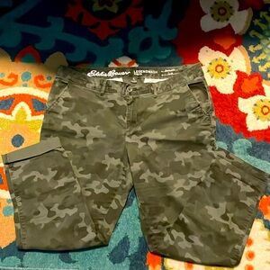 Soft stretch easy boyfriend fit, wrinkle-resistant twill, trim leg openings